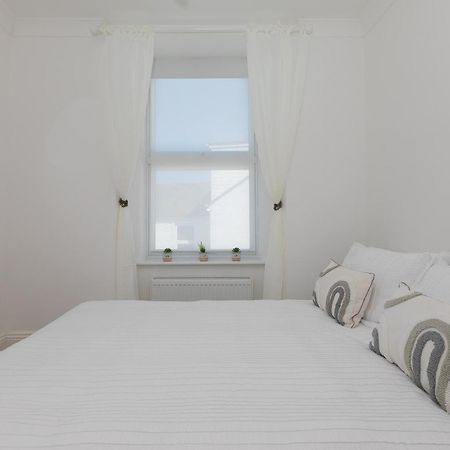 Апартаменты Seabreeze 3 - Seaview & Parking Сент-Айвс Экстерьер фото
